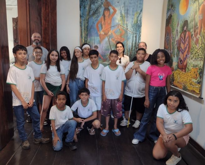 api-modulos/fotos/img/galeria_cat_culturais_493/493/13431/VISITA  GUIADA POR GUSTAVO, ESCOLA MUNICIPAL PROF. AMÉLIA GUIMARÃES - CAIC, PROF. PATRÍCIA, 16.09.2025 (17).jpg